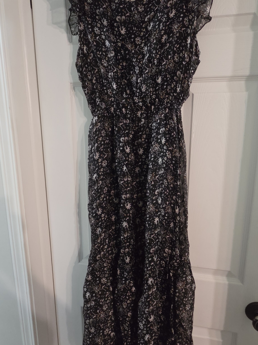*Black Floral Ruffle Sleeve Maxi Dress